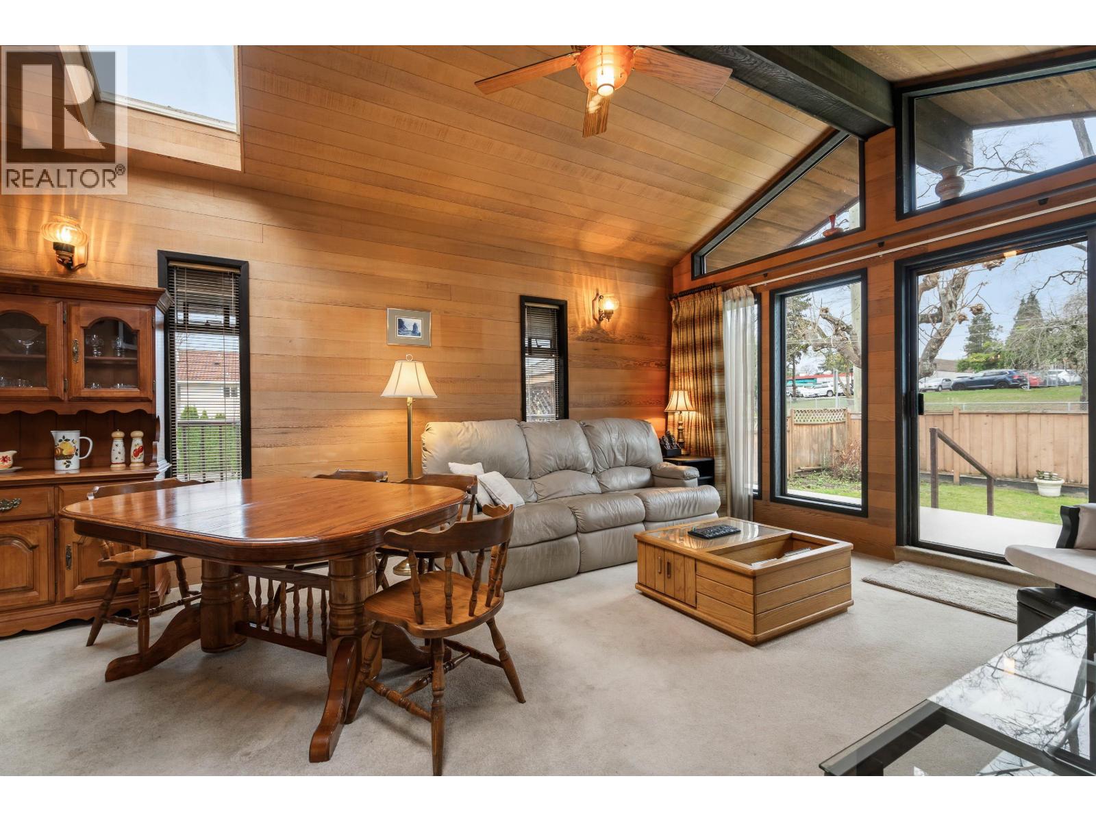 6825 Hycrest Drive, Burnaby, British Columbia  V5B 2X3 - Photo 10 - R3061015