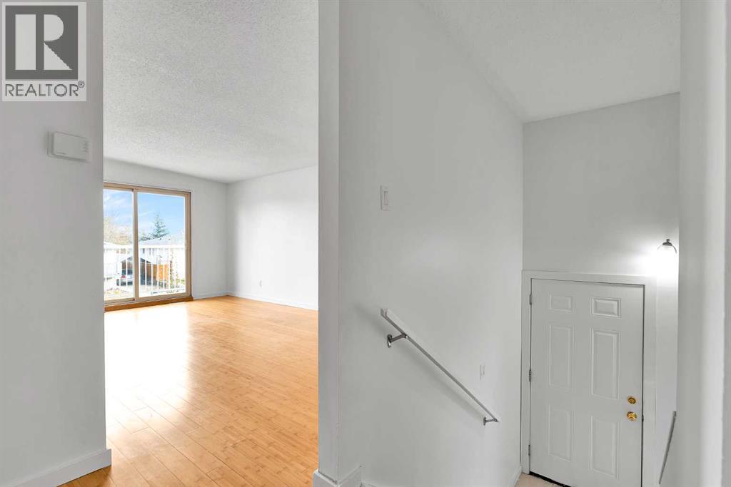 10831 5 Street Sw, Calgary, Alberta  T2W 1W5 - Photo 3 - A2267053