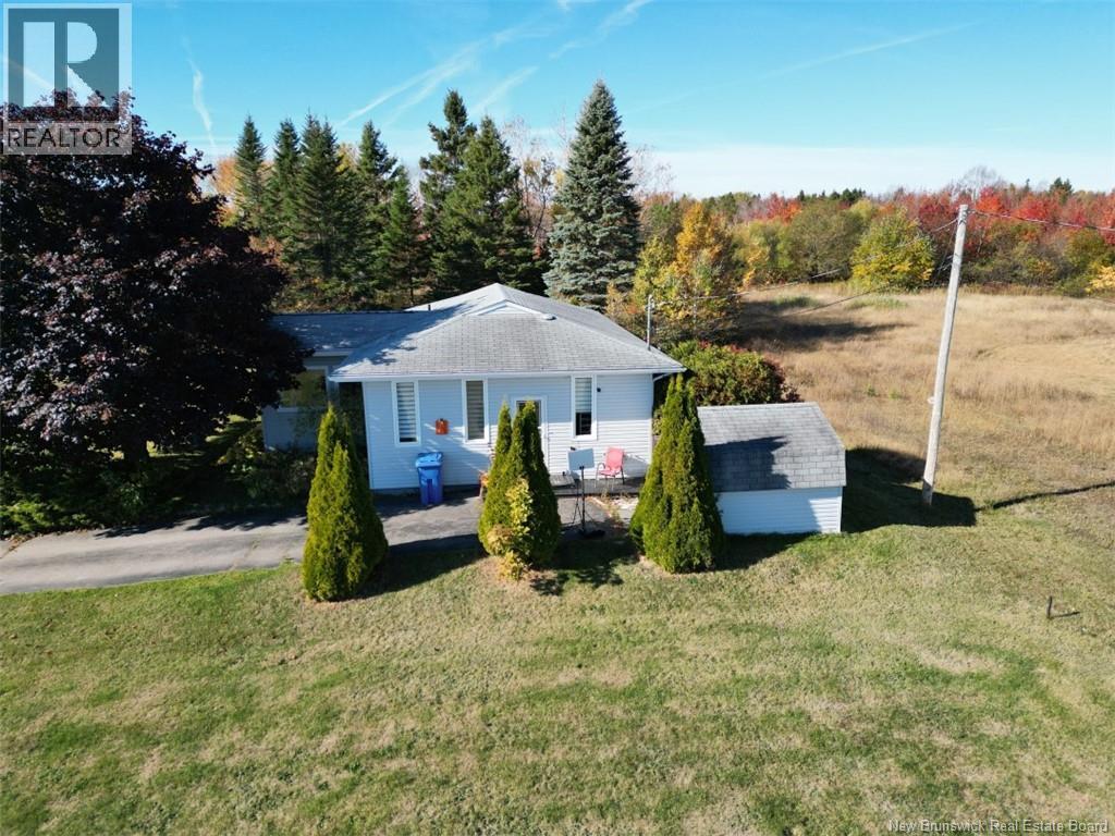564 Principale, Beresford, New Brunswick  E8K 2A8 - Photo 2 - NB128449