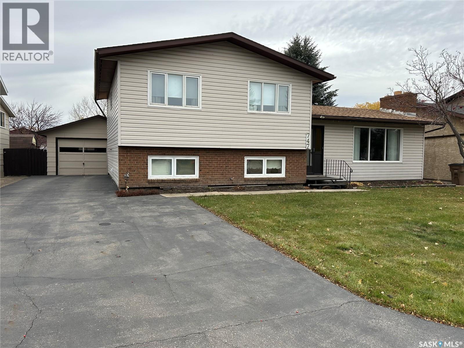 747 Golburn Crescent, Tisdale, Saskatchewan  S0E 1T0 - Photo 2 - SK008251