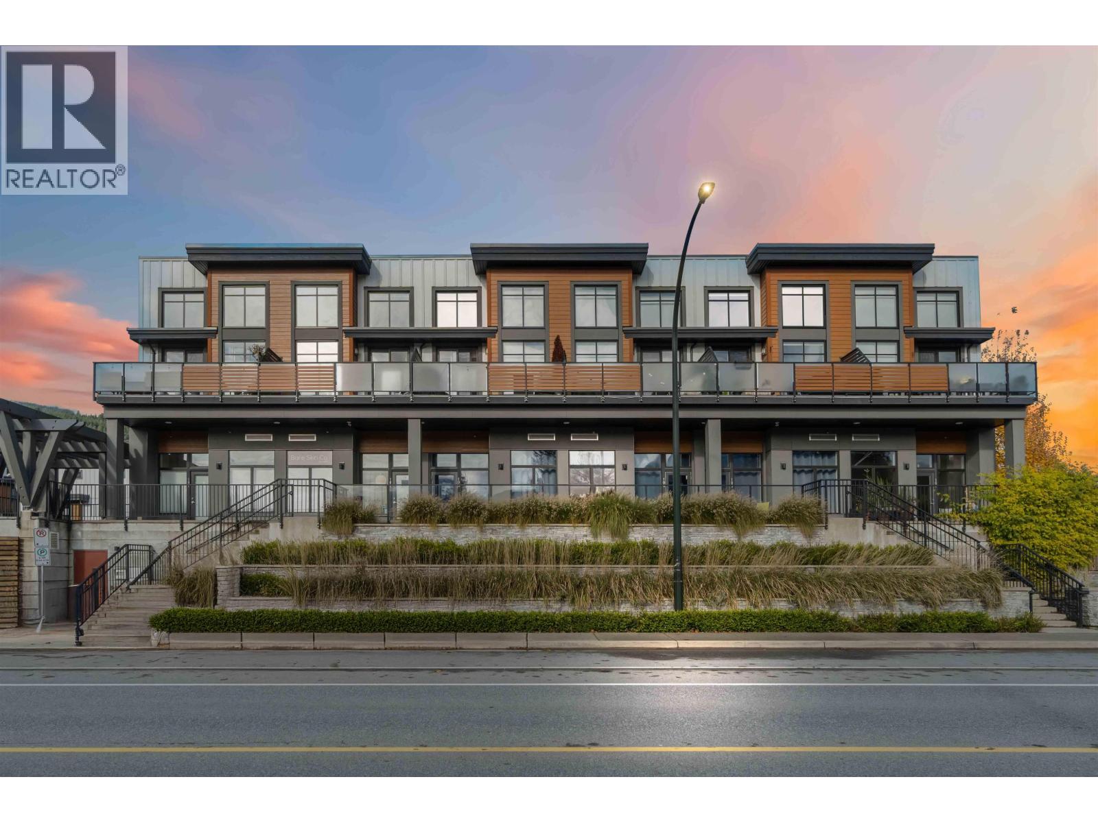 201 39771 Government Road, Squamish, British Columbia  V8B 0Z1 - Photo 1 - R3062871