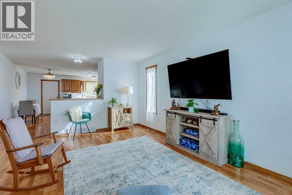 18 Cambridge Drive, Carbon, Alberta  T0M 0L0 - Photo 7 - A2257816