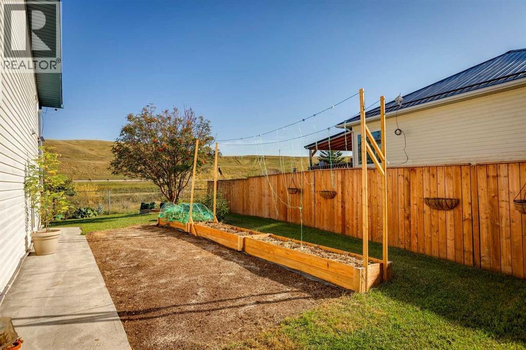 18 Cambridge Drive, Carbon, Alberta  T0M 0L0 - Photo 38 - A2257816