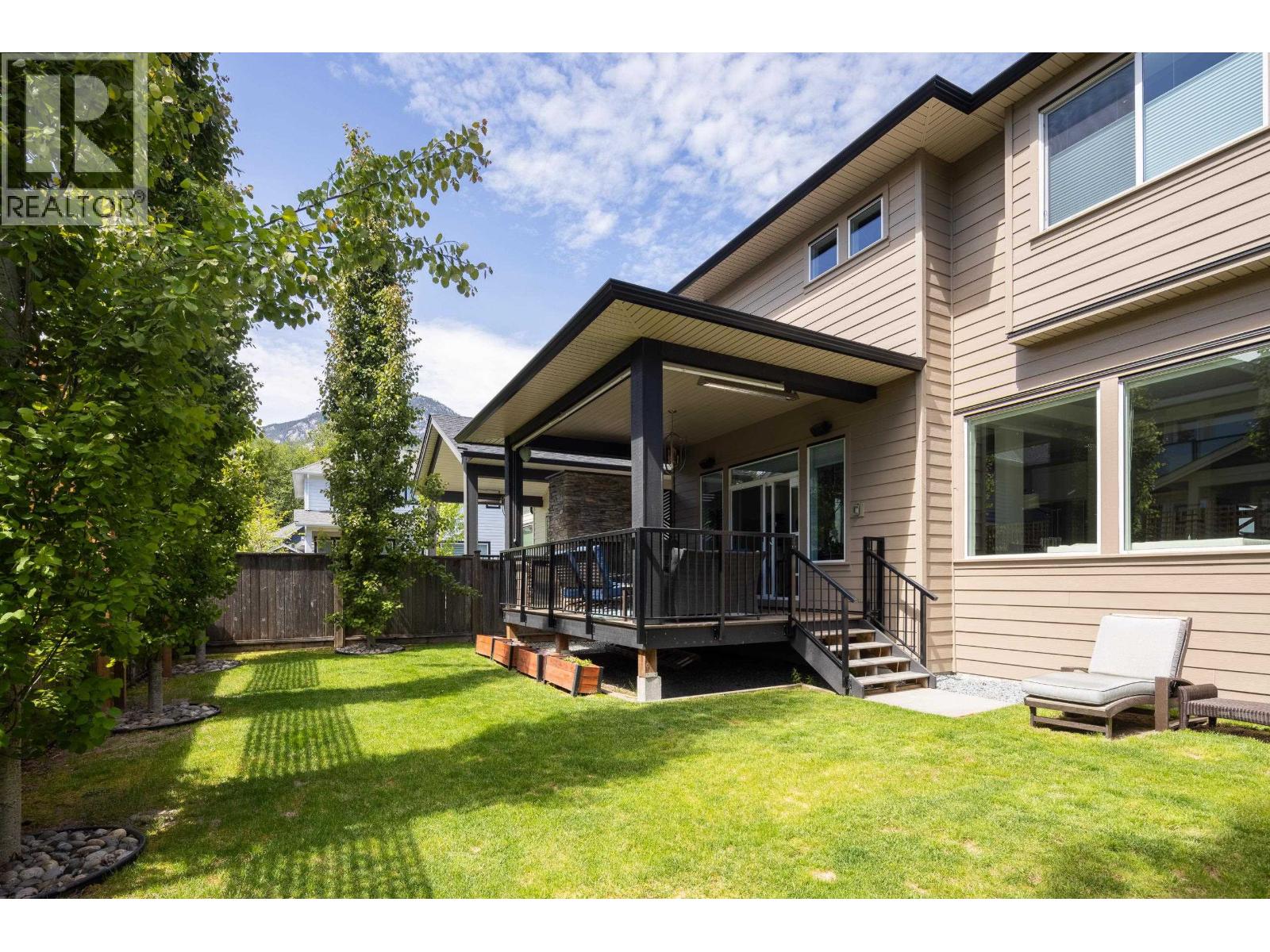 1706 Sparrow Way, Squamish, British Columbia  V8B 0V3 - Photo 4 - R3063045