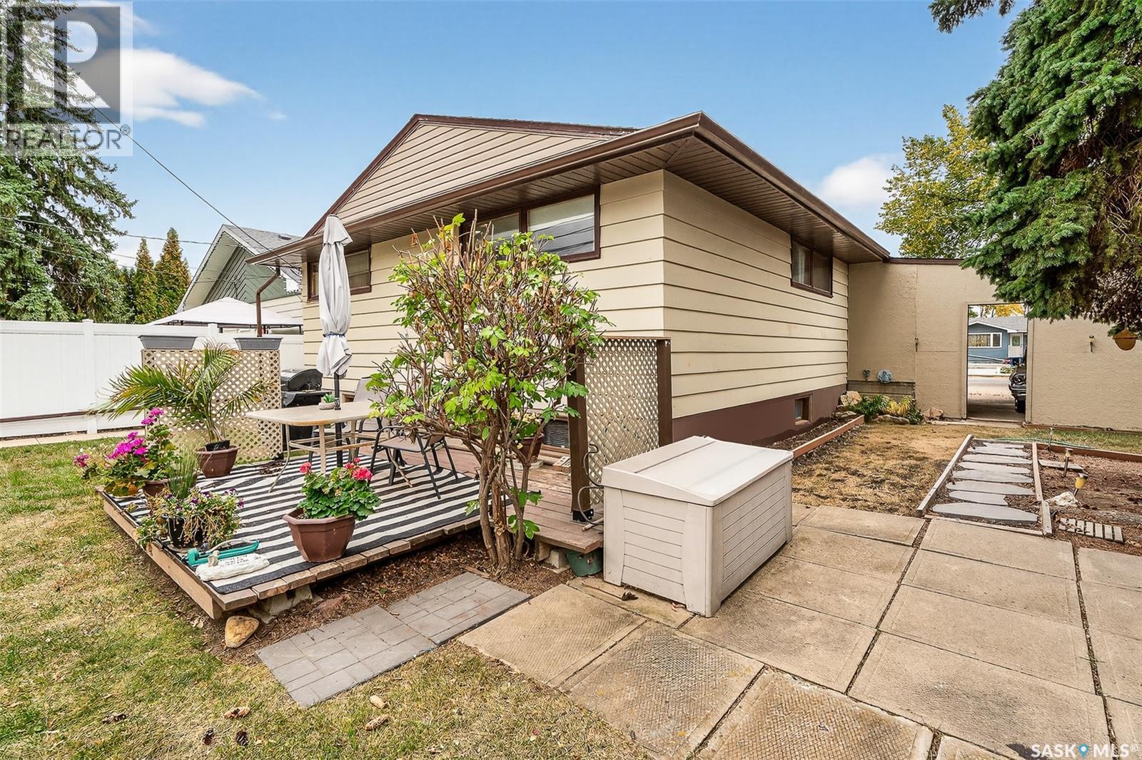 1230 Grace Street, Moose Jaw, Saskatchewan  S6H 3C7 - Photo 42 - SK020154