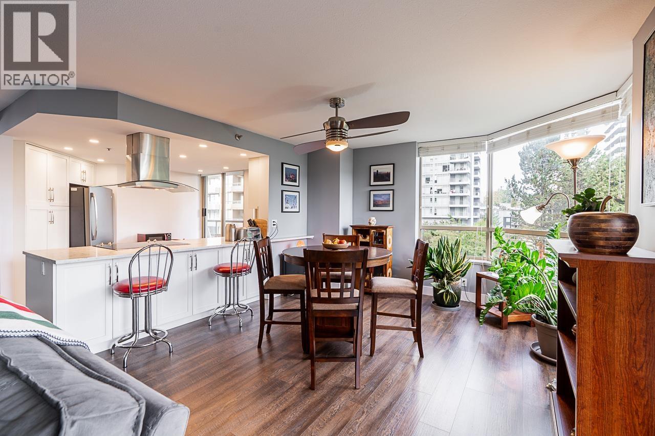 402 728 Farrow Street, Coquitlam, British Columbia  V3J 3S6 - Photo 1 - R3058057