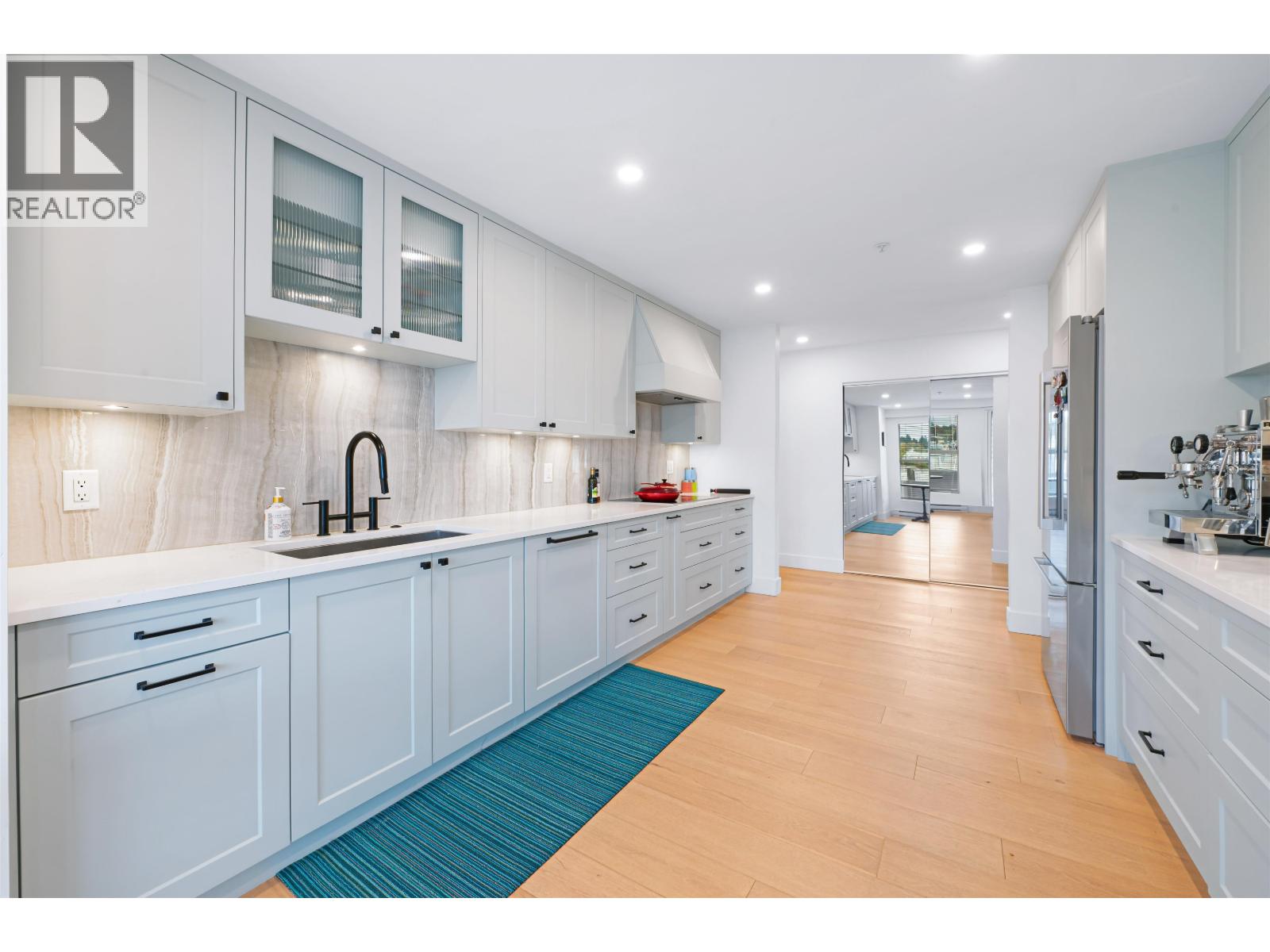 105 2 Renaissance Square, New Westminster, British Columbia  V3M 6K3 - Photo 15 - R3061481