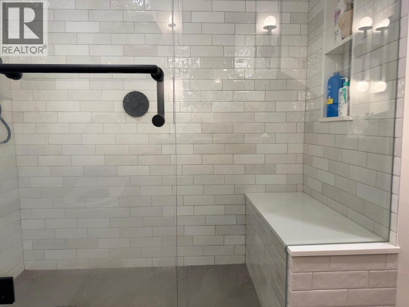 105 2 Renaissance Square, New Westminster, British Columbia  V3M 6K3 - Photo 21 - R3061481