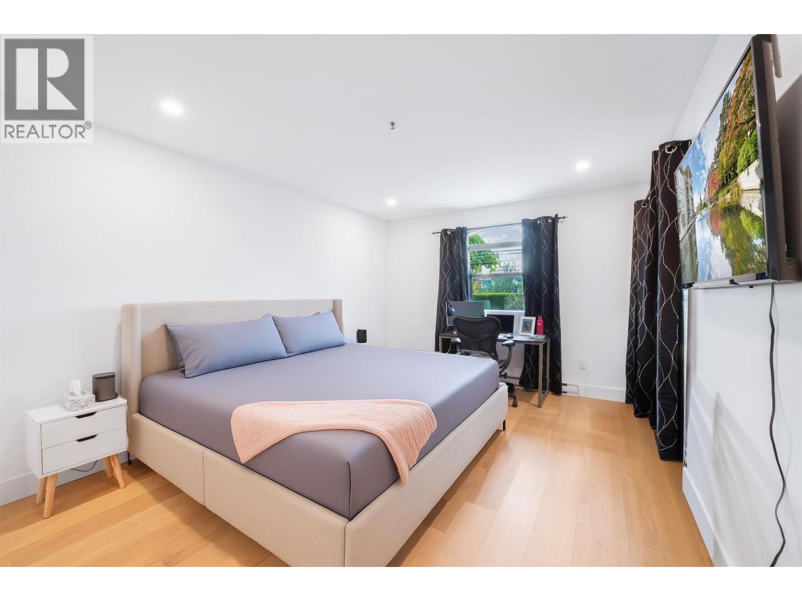 105 2 Renaissance Square, New Westminster, British Columbia  V3M 6K3 - Photo 16 - R3061481