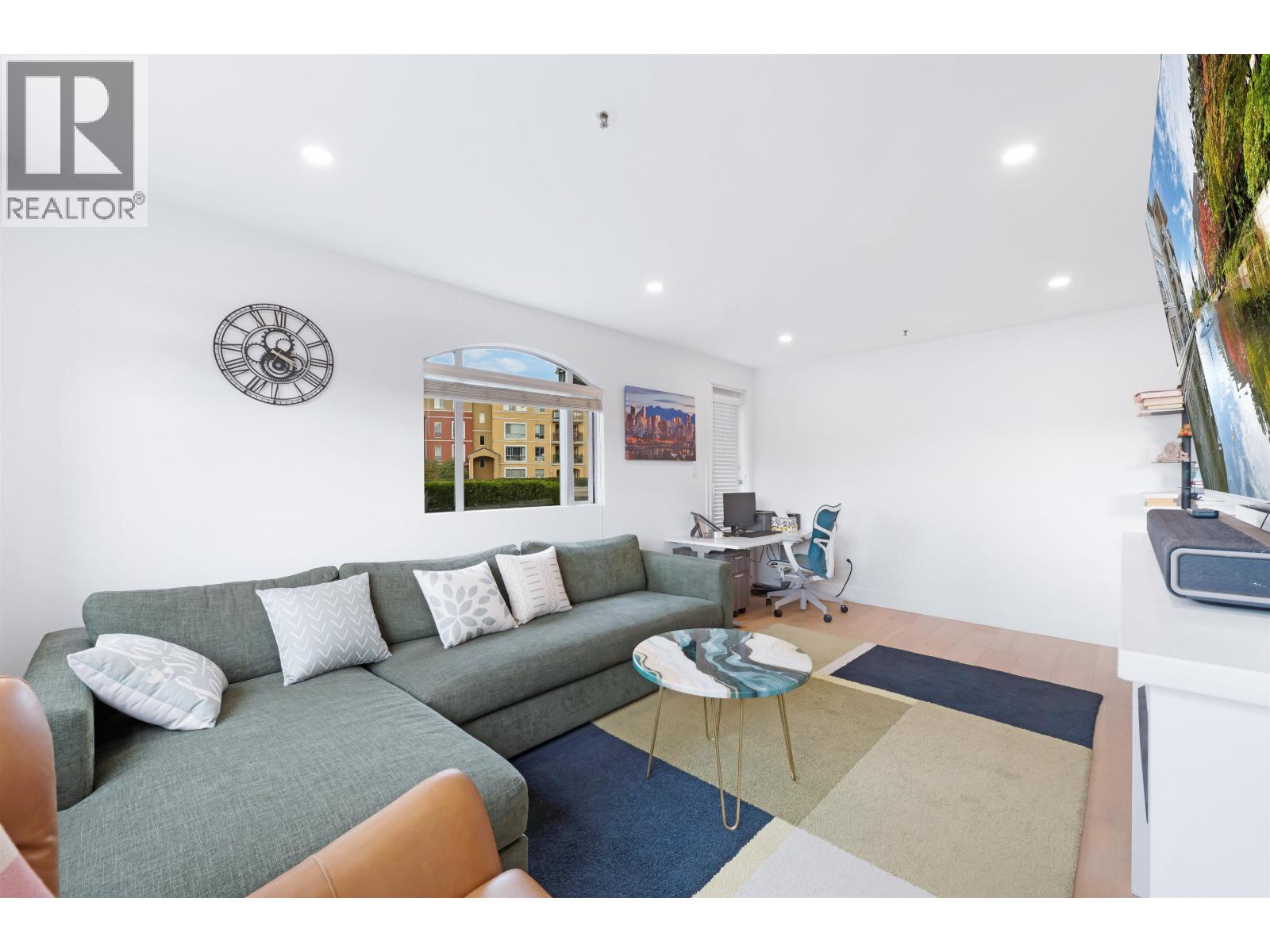 105 2 Renaissance Square, New Westminster, British Columbia  V3M 6K3 - Photo 4 - R3061481