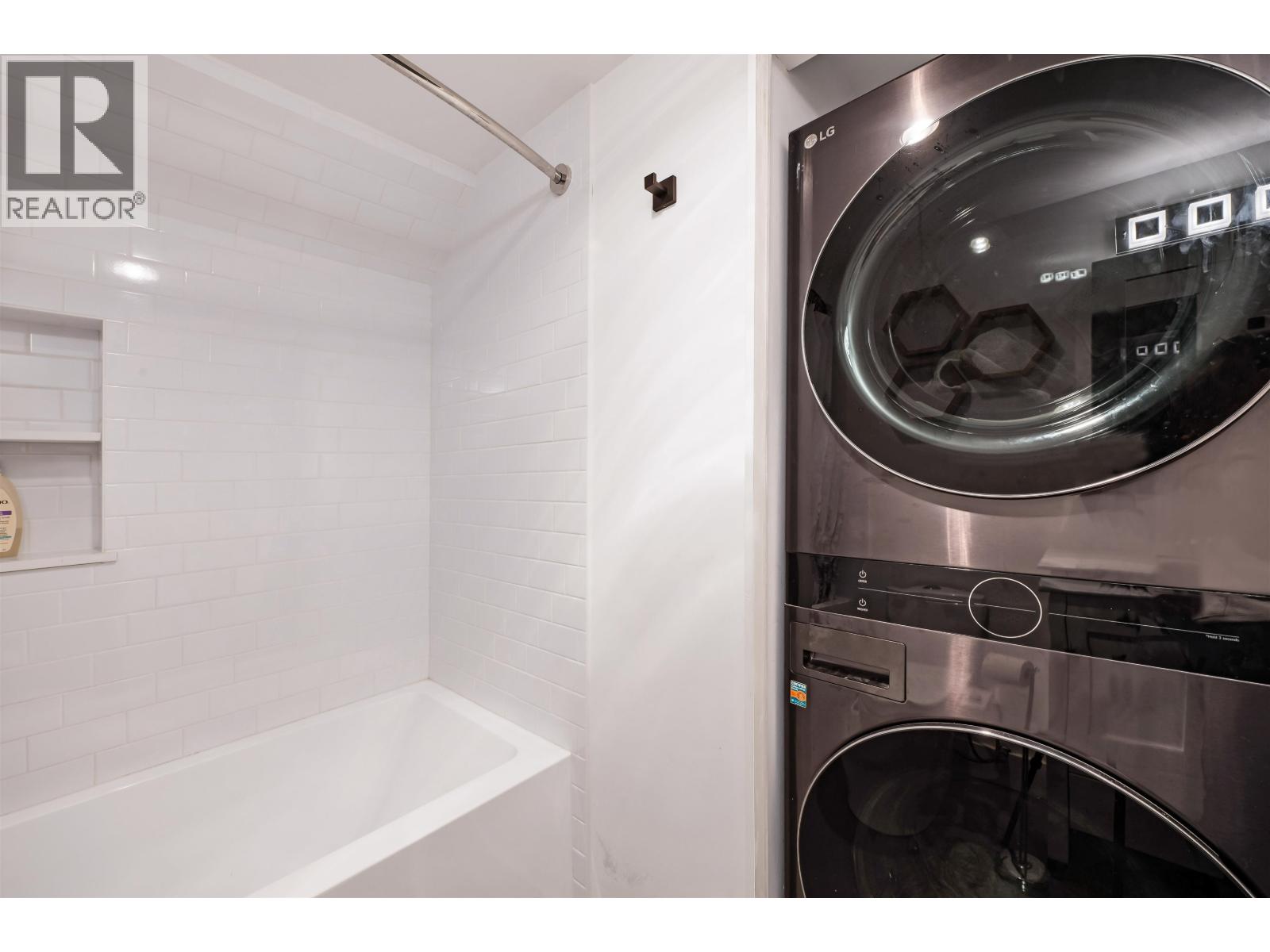 105 2 Renaissance Square, New Westminster, British Columbia  V3M 6K3 - Photo 24 - R3061481