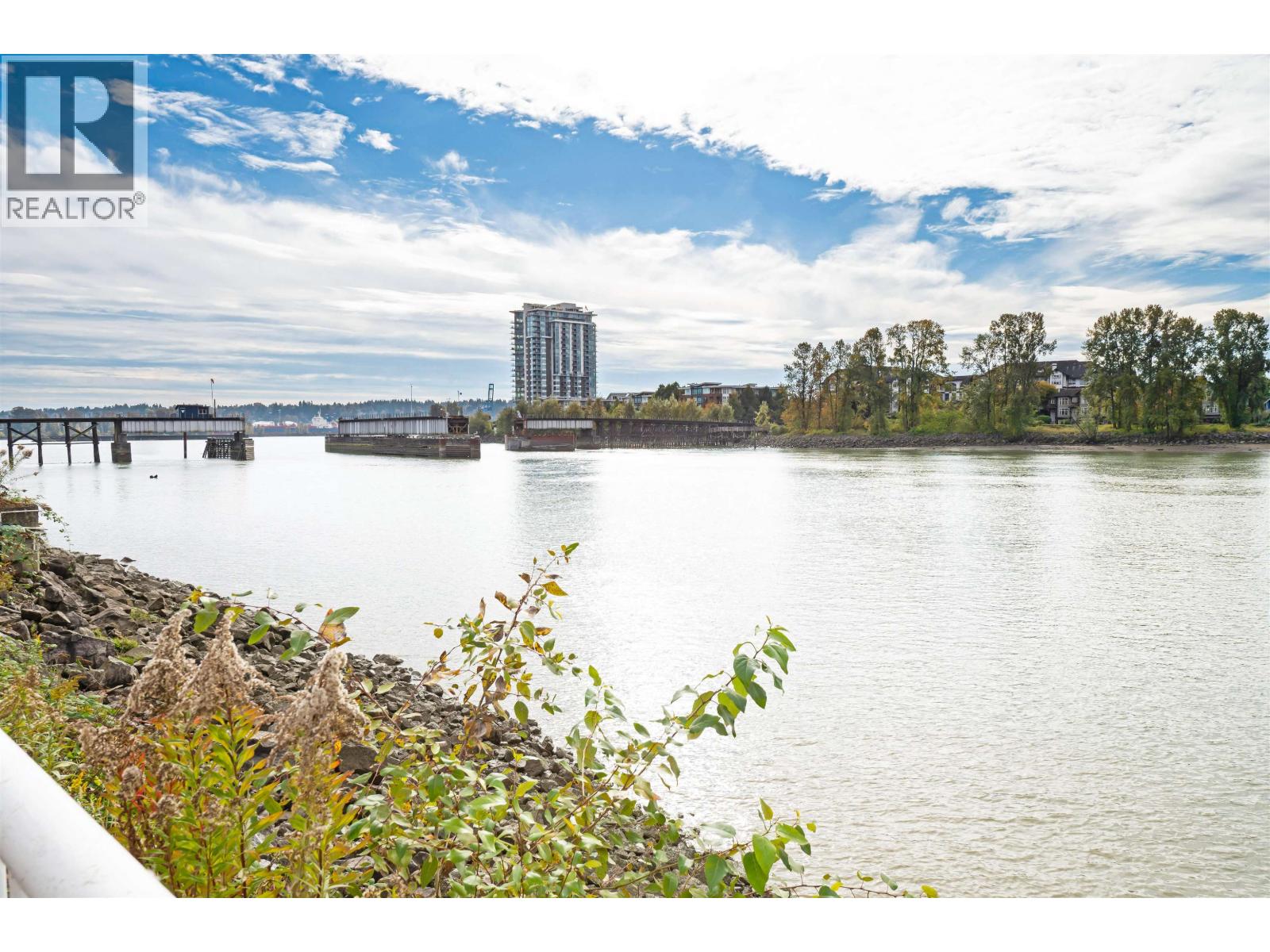 105 2 Renaissance Square, New Westminster, British Columbia  V3M 6K3 - Photo 36 - R3061481