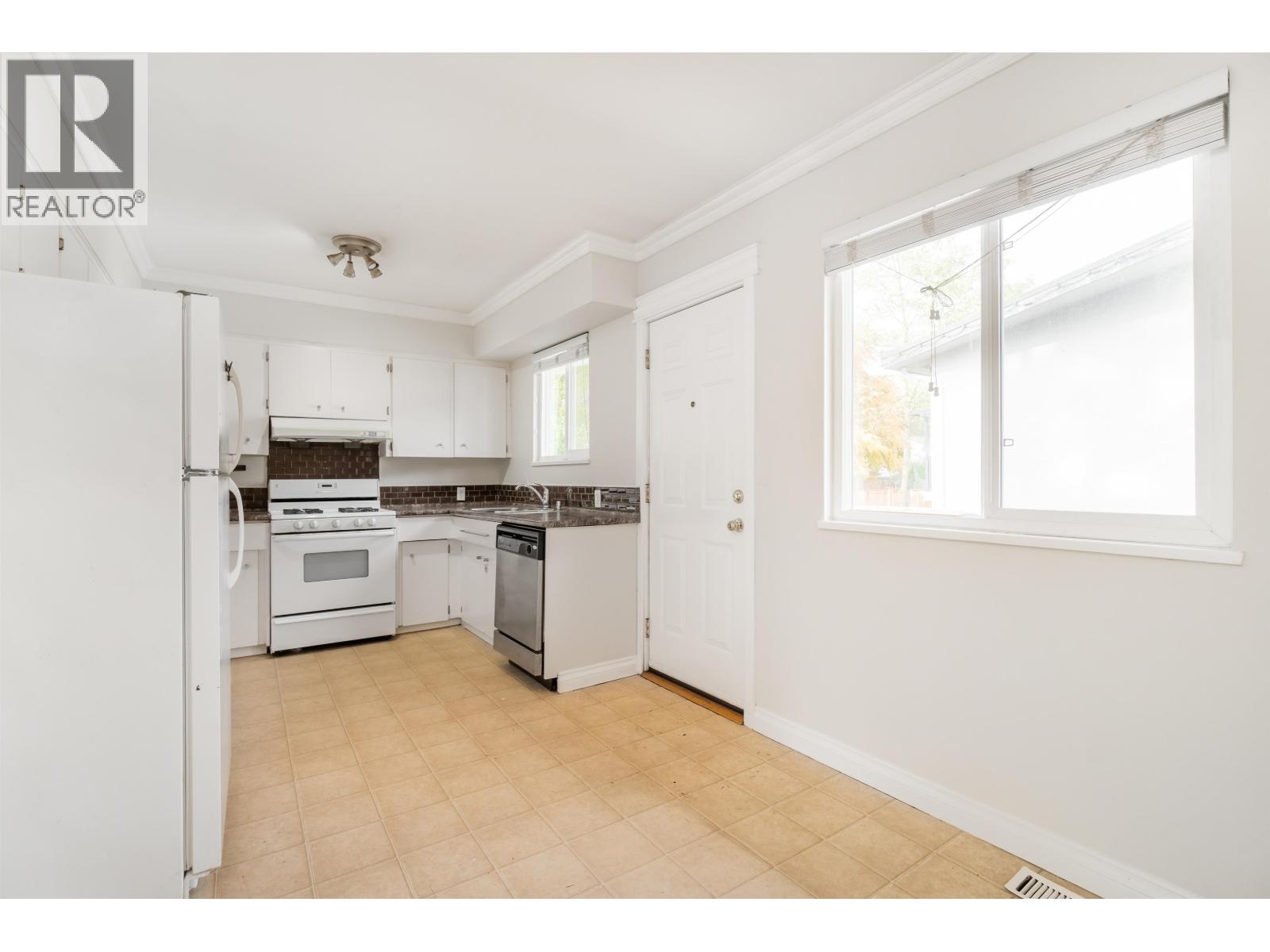 2075 Austin Avenue, Coquitlam, British Columbia  V3K 3R5 - Photo 12 - R3062101