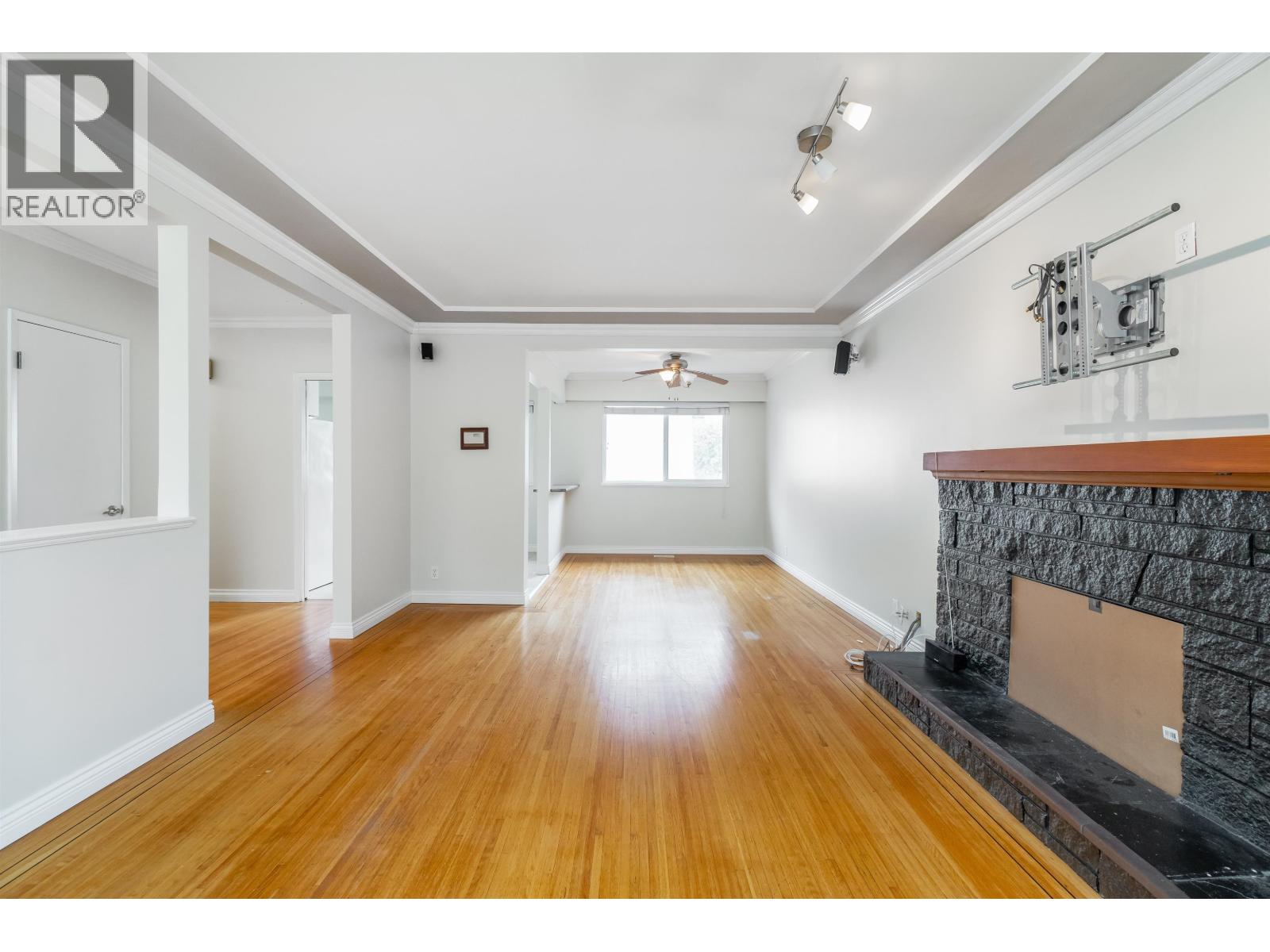 2075 Austin Avenue, Coquitlam, British Columbia  V3K 3R5 - Photo 8 - R3062101