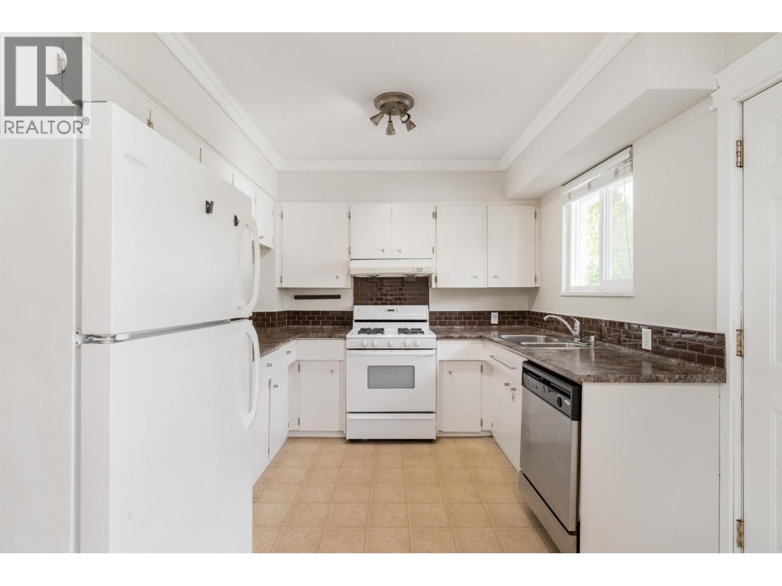 2075 Austin Avenue, Coquitlam, British Columbia  V3K 3R5 - Photo 10 - R3062101