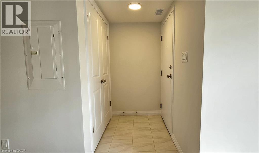 410 Northfield Drive W Unit# C2, Waterloo, Ontario  N2L 0A6 - Photo 4 - 40784117