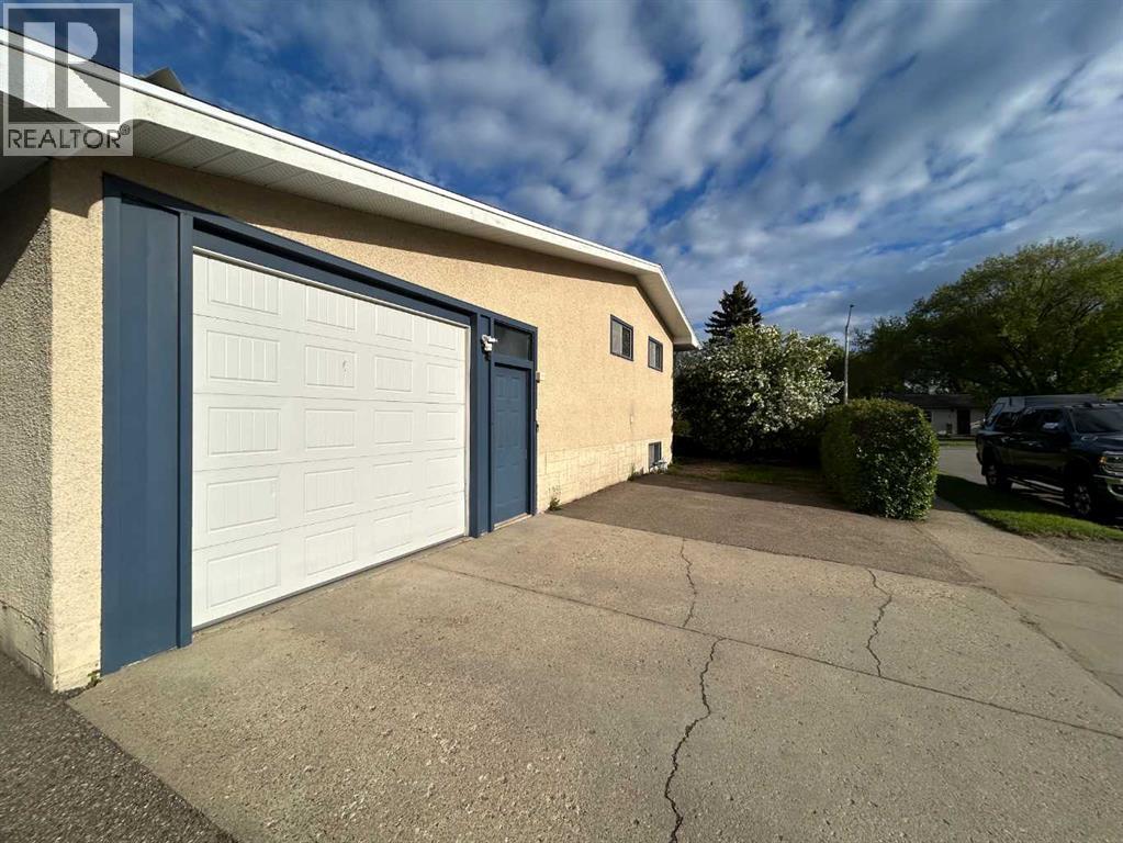 5210 Waghorn, Blackfalds, Alberta  T0M 0J0 - Photo 2 - A2264594