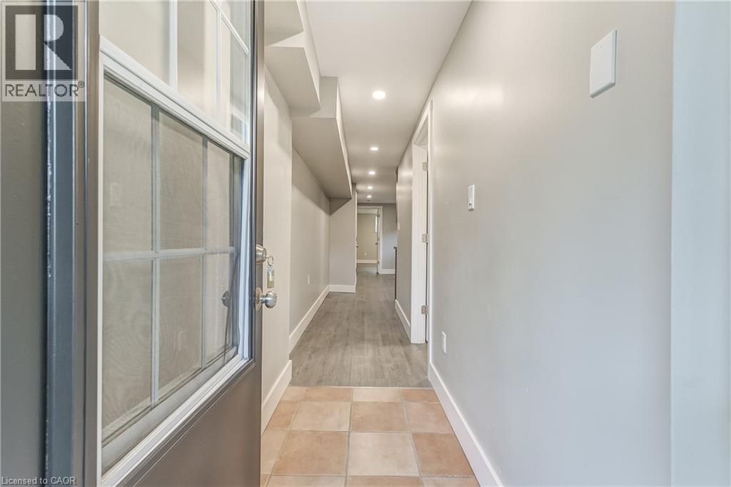 672 Castleguard Crescent Unit# 2, Burlington, Ontario  L7N 2W6 - Photo 4 - 40775108