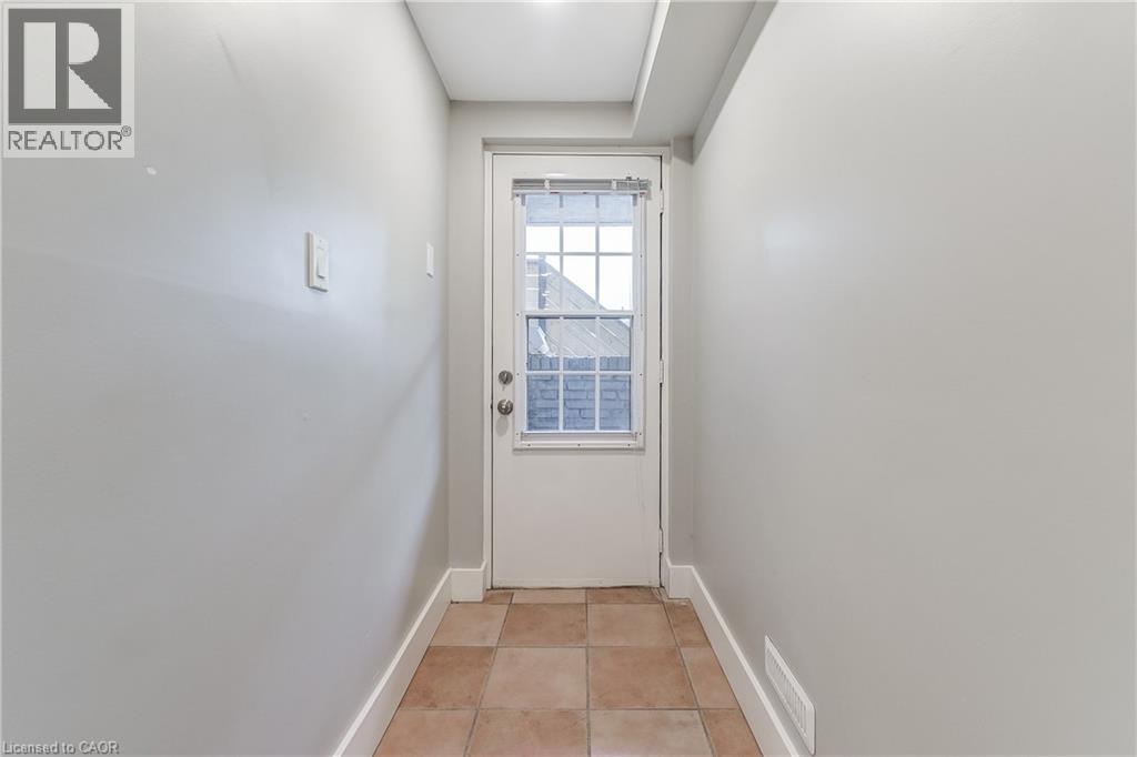 672 Castleguard Crescent Unit# 2, Burlington, Ontario  L7N 2W6 - Photo 5 - 40775108