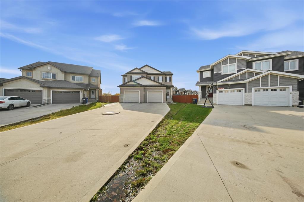 427 Castlebury Meadows Drive, Winnipeg, Manitoba  R2R 2X5 - Photo 2 - 202527510