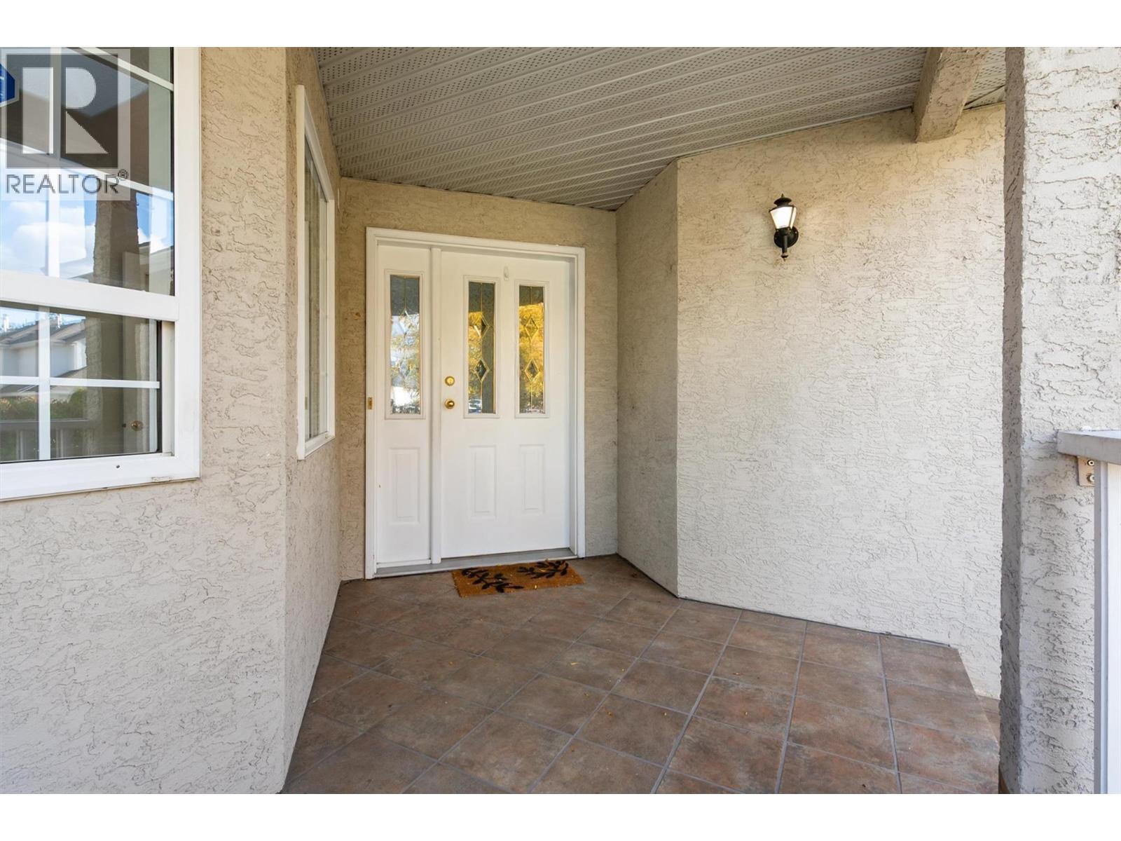 4003 Logie Court, Kelowna, British Columbia  V1W 3Y6 - Photo 4 - 10366922