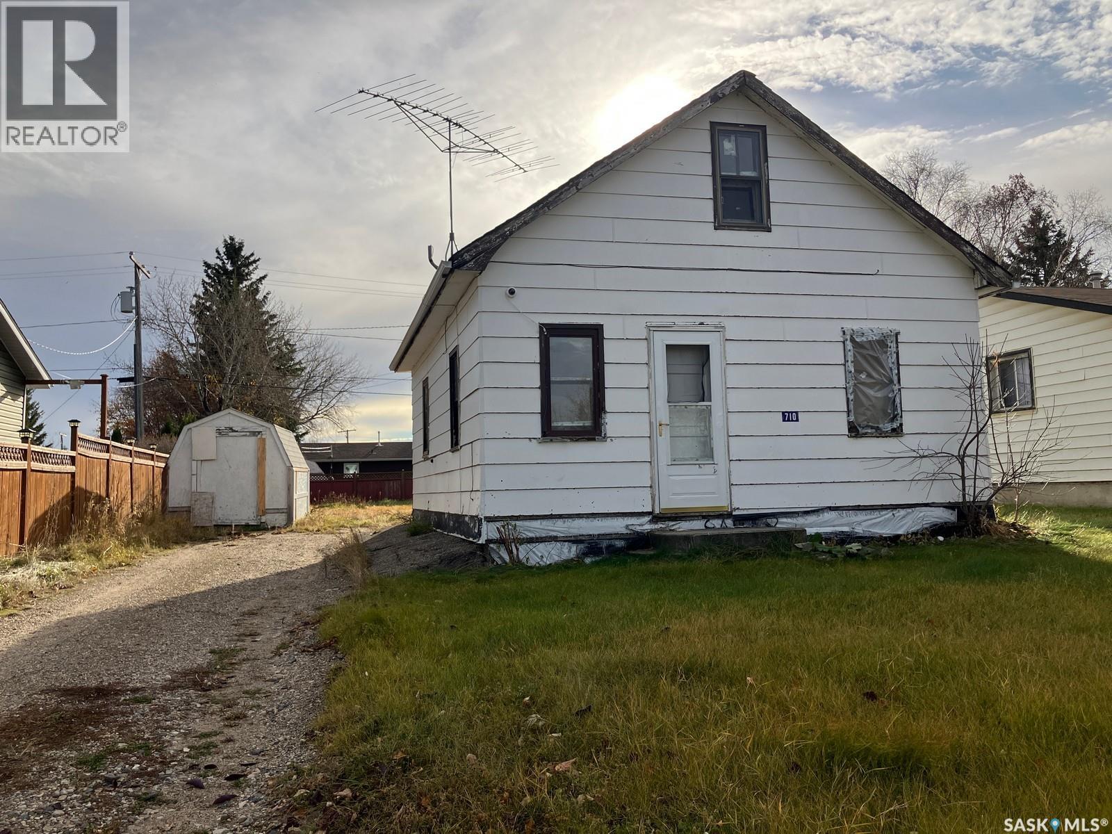 710 9th Avenue W, Nipawin, Saskatchewan  S0E 1E0 - Photo 2 - SK012905