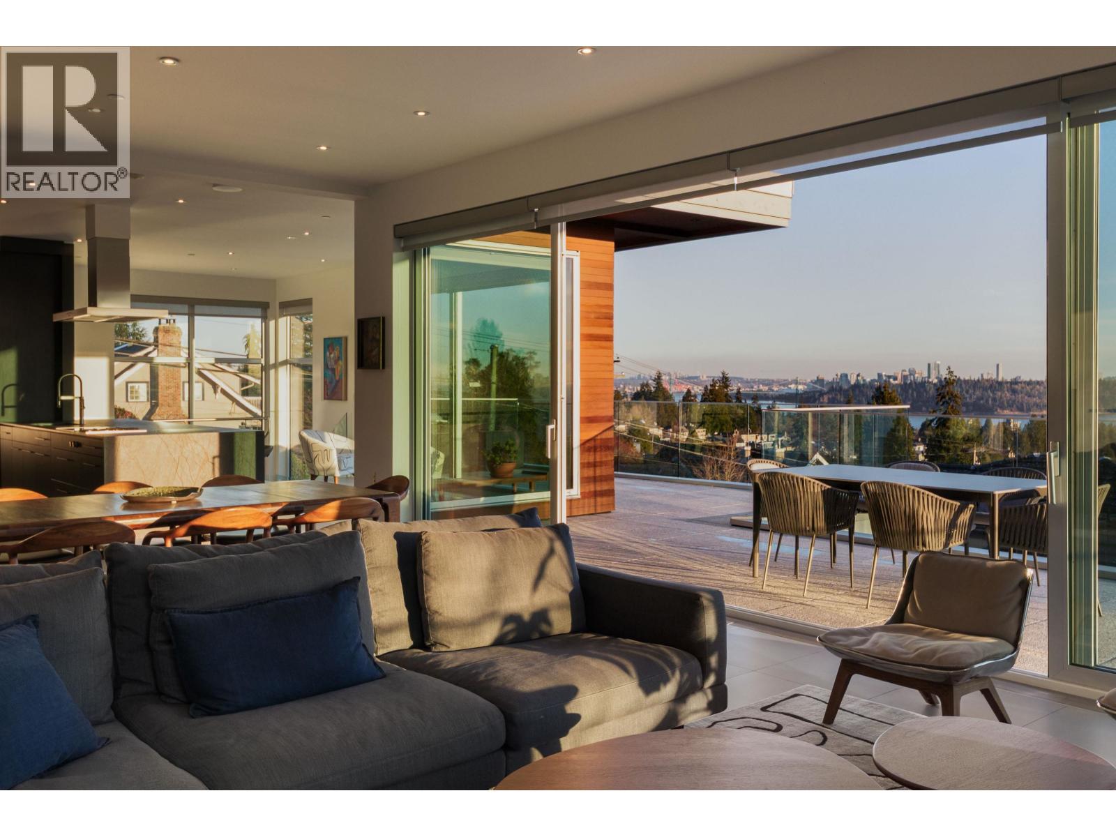 1715 22nd Street, West Vancouver, British Columbia  V7V 4E4 - Photo 8 - R3056312