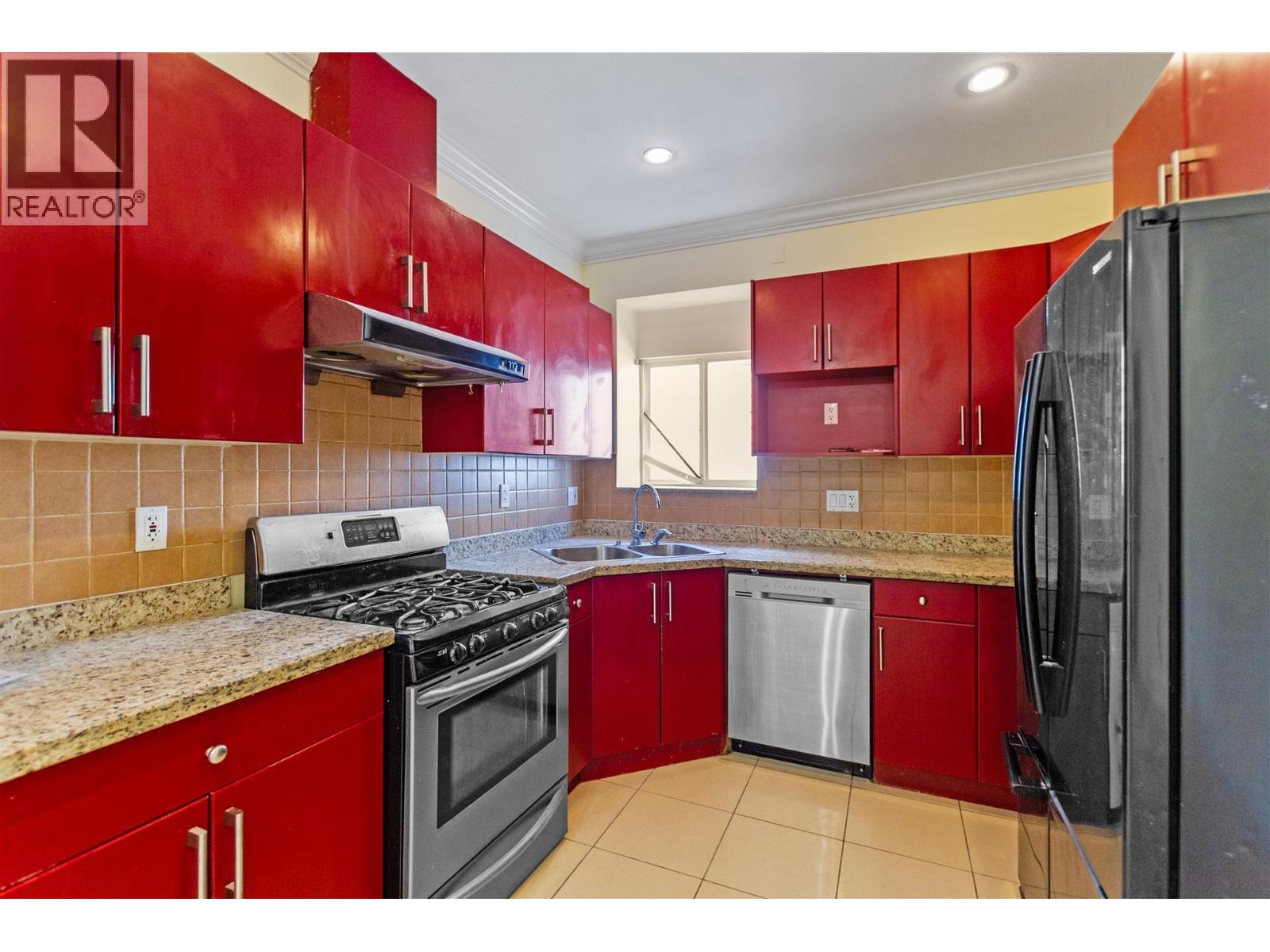 466 Fader Street, New Westminster, British Columbia  V3L 3T3 - Photo 6 - R3063036