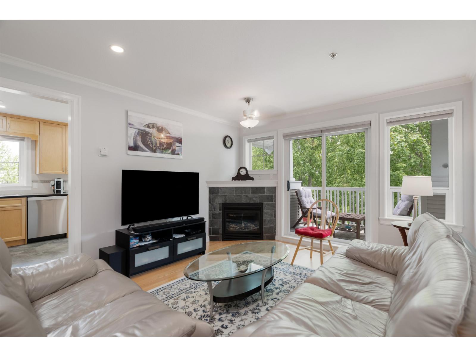 305 20750 Duncan Way, Langley, British Columbia  V3A 9J6 - Photo 3 - R3063090