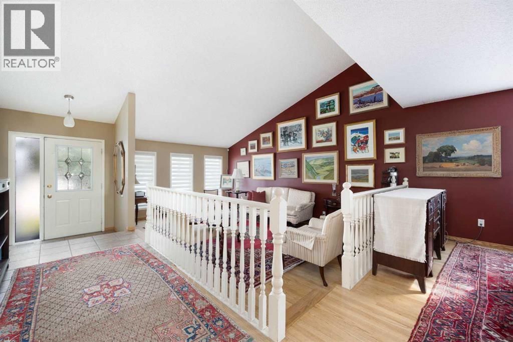 272 Ball Place, Fort Mcmurray, Alberta  T9K 2A2 - Photo 2 - A2244364