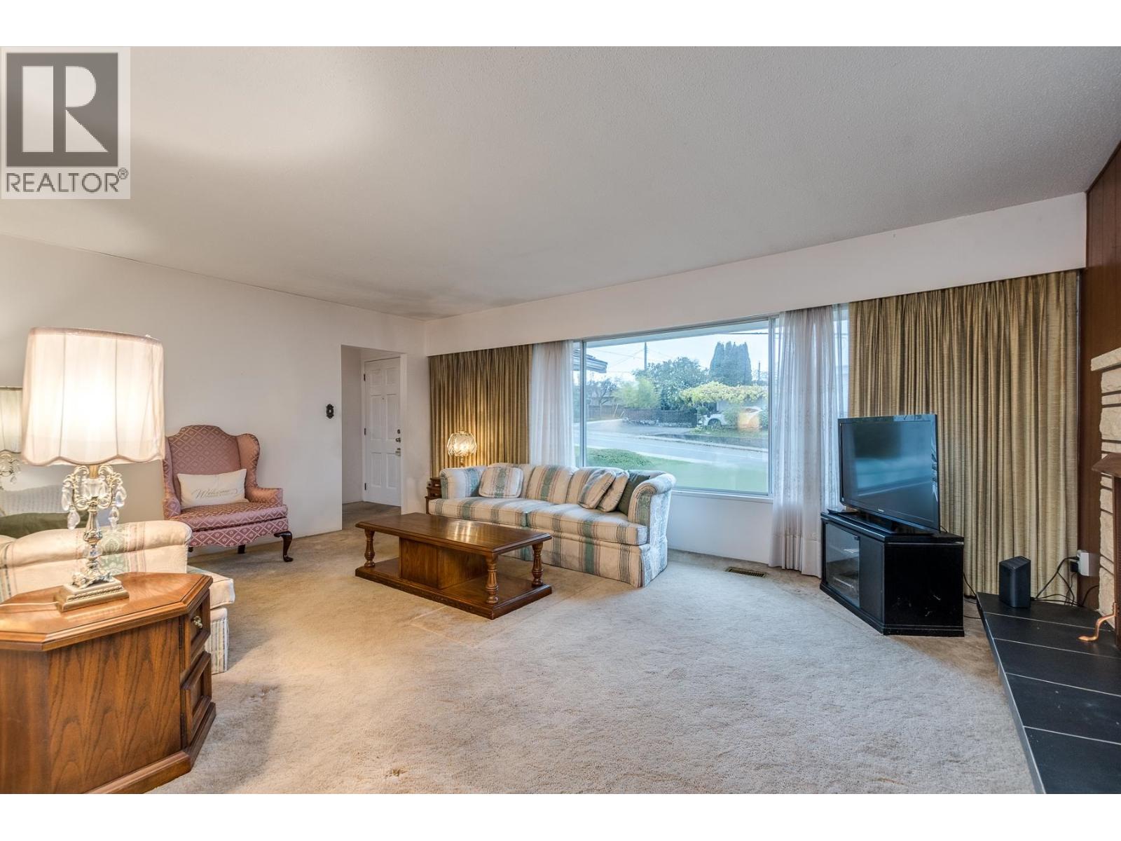 1250 Delta Avenue, Burnaby, British Columbia  V5B 3G2 - Photo 4 - R3063005