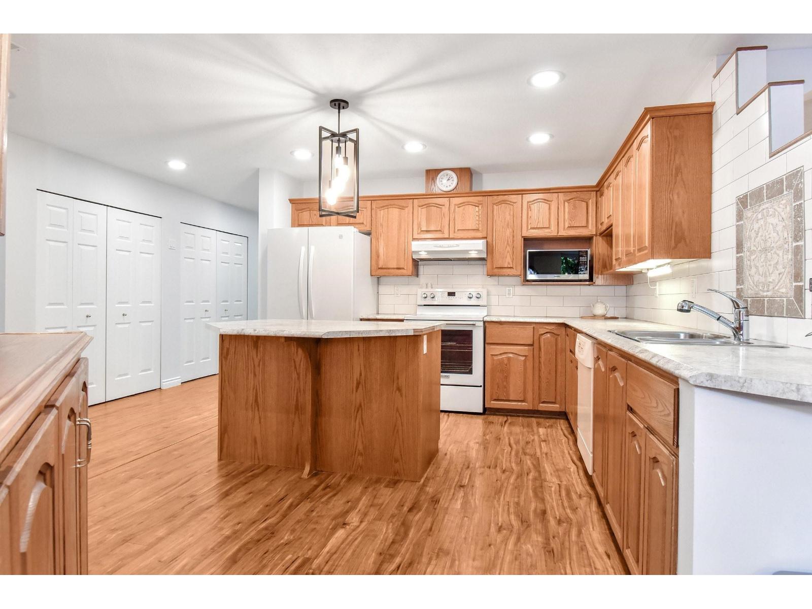 20485 93a Avenue, Langley, British Columbia  V1M 1B8 - Photo 12 - R3062647