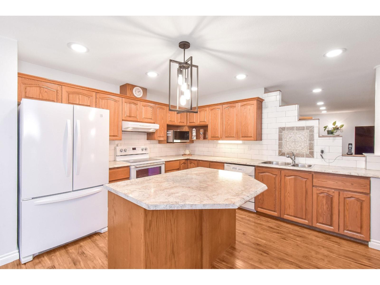 20485 93a Avenue, Langley, British Columbia  V1M 1B8 - Photo 13 - R3062647