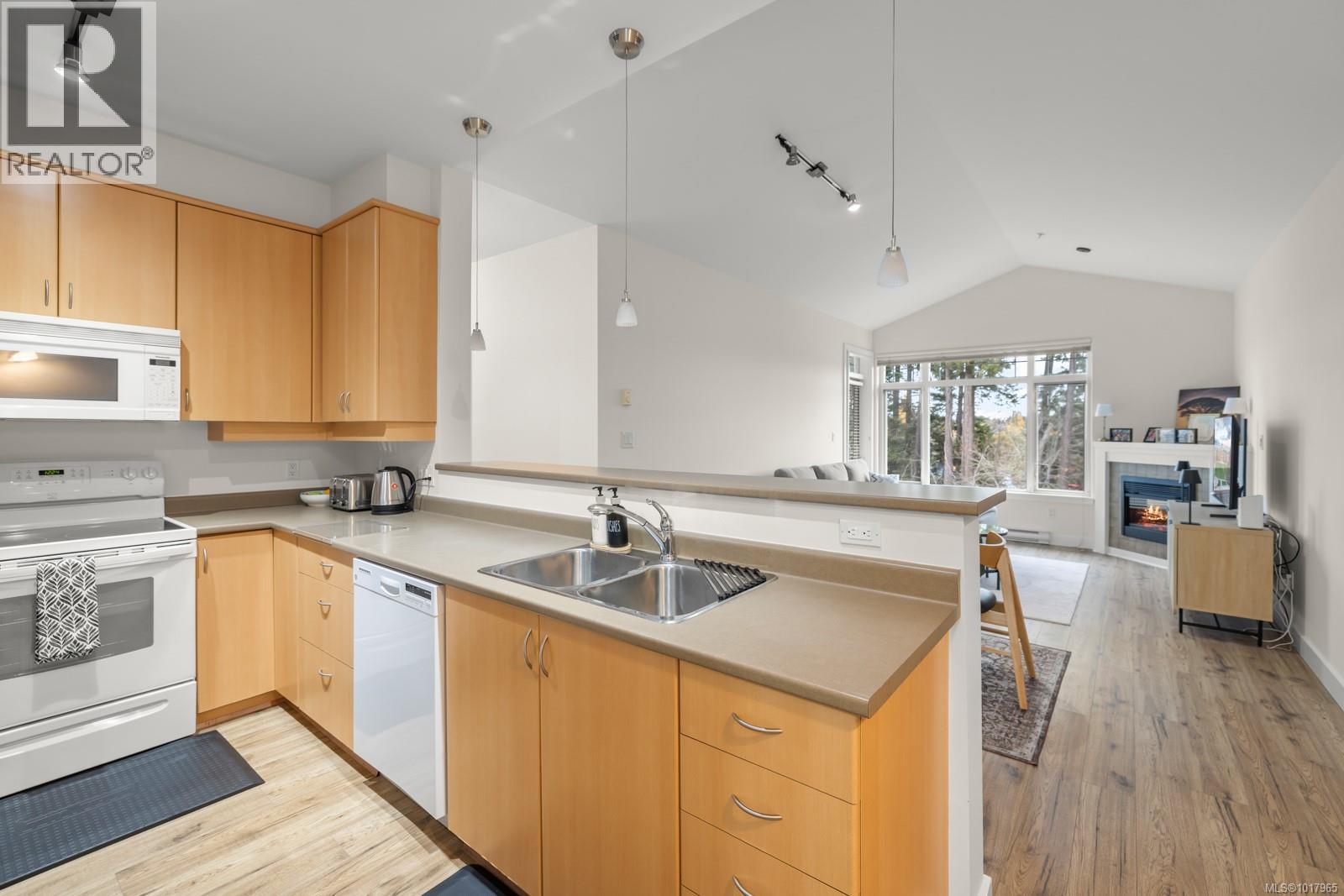 407c 1115 Craigflower Rd, Esquimalt, British Columbia  V9A 7R1 - Photo 6 - 1017965