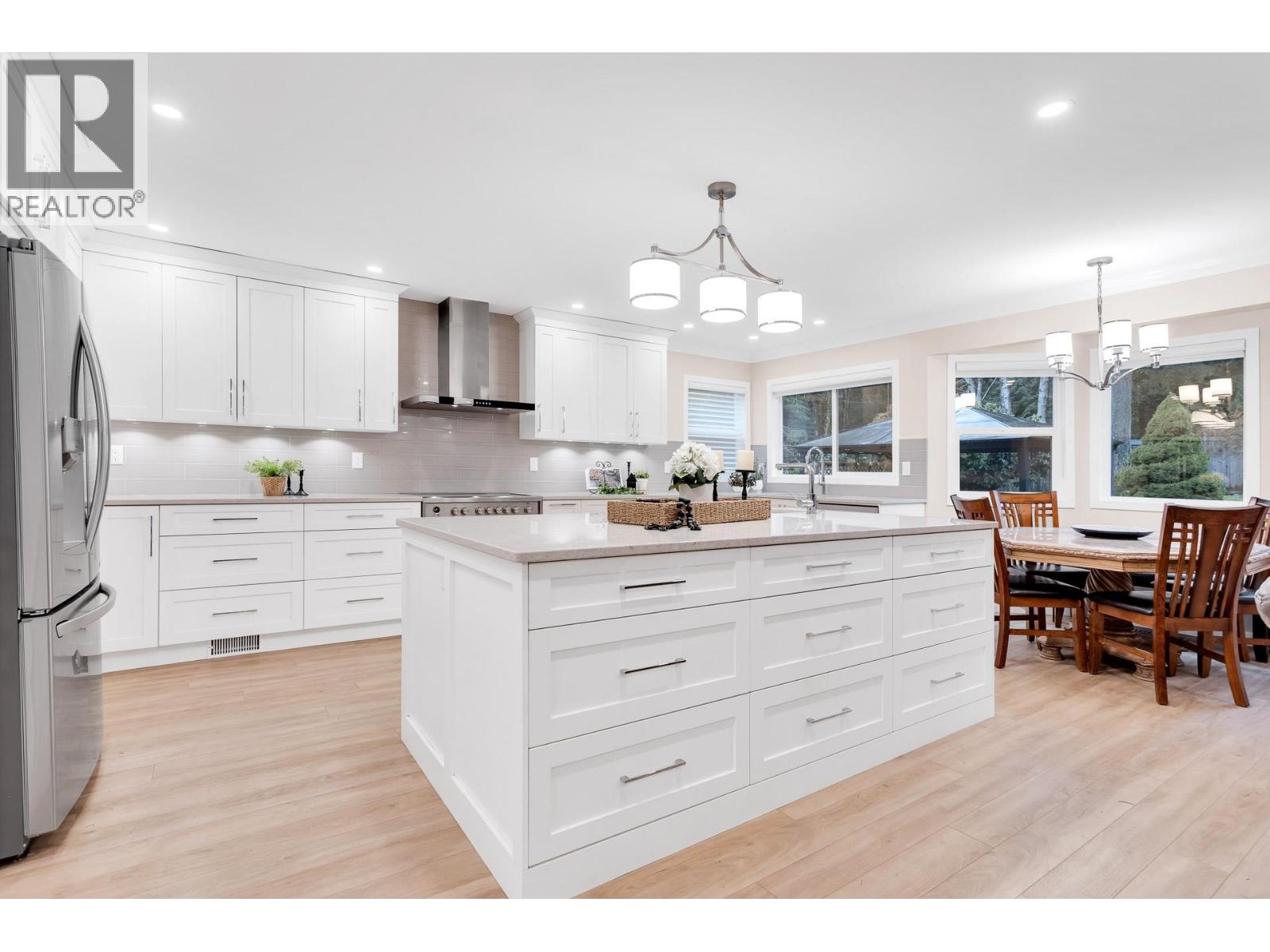 2443 Leclair Drive, Coquitlam, British Columbia  V3K 6G7 - Photo 10 - R3063086