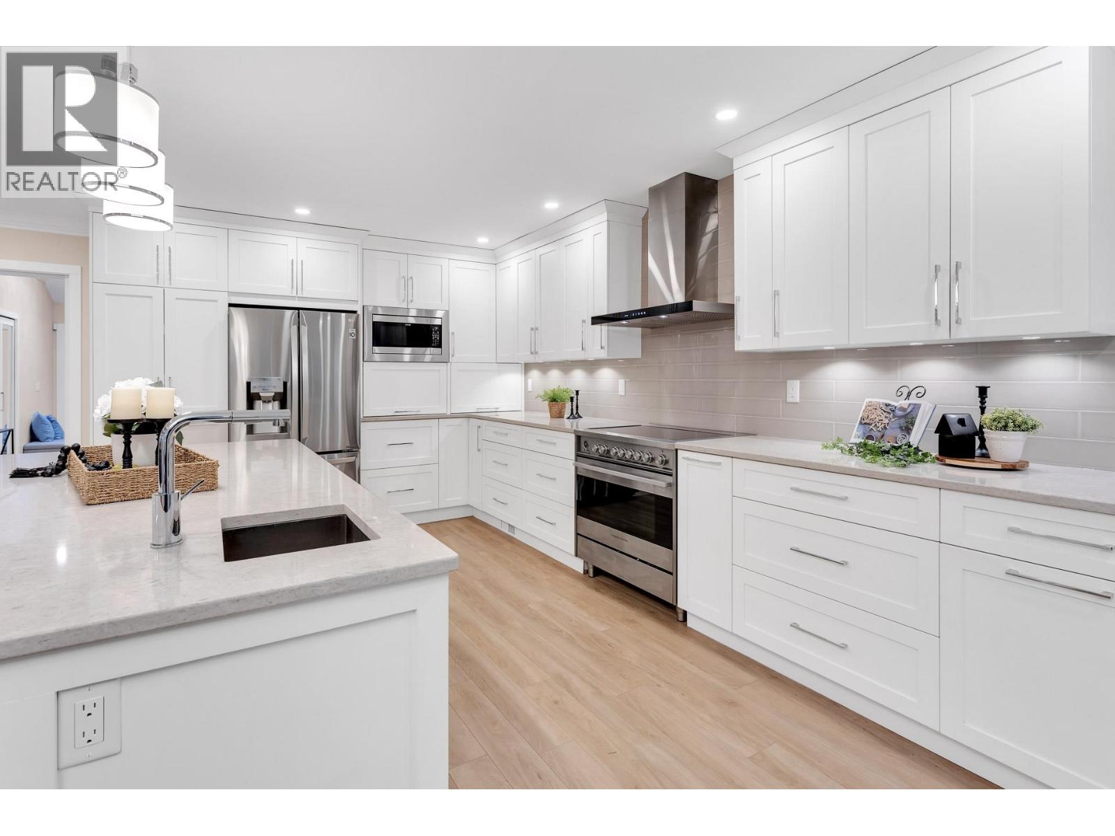 2443 Leclair Drive, Coquitlam, British Columbia  V3K 6G7 - Photo 12 - R3063086