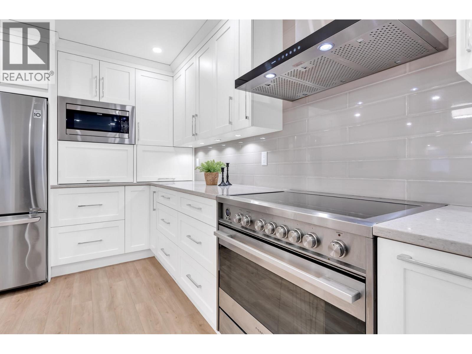 2443 Leclair Drive, Coquitlam, British Columbia  V3K 6G7 - Photo 13 - R3063086