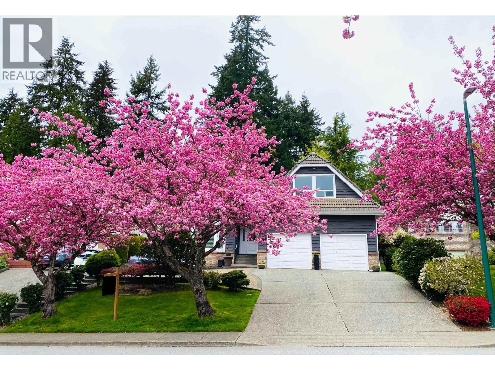 2443 Leclair Drive, Coquitlam, British Columbia  V3K 6G7 - Photo 2 - R3063086