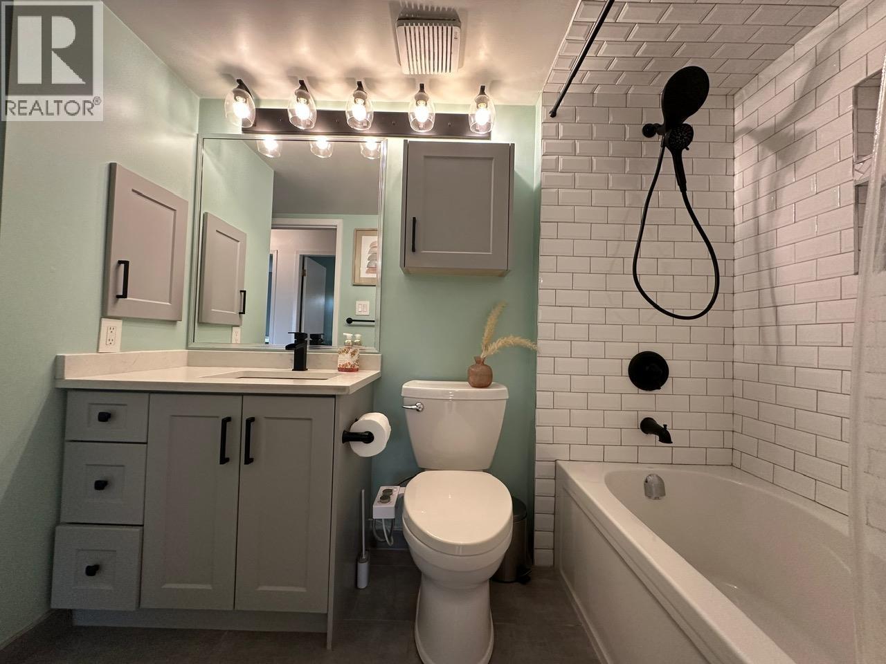 103 3 K De K Court, New Westminster, British Columbia  V3M 6B6 - Photo 18 - R3052911