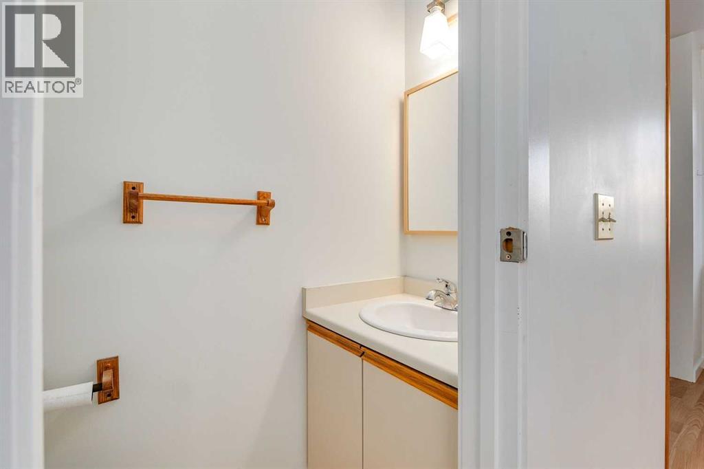 76 Woodstock Road Sw, Calgary, Alberta  T2W 5W2 - Photo 13 - A2265651