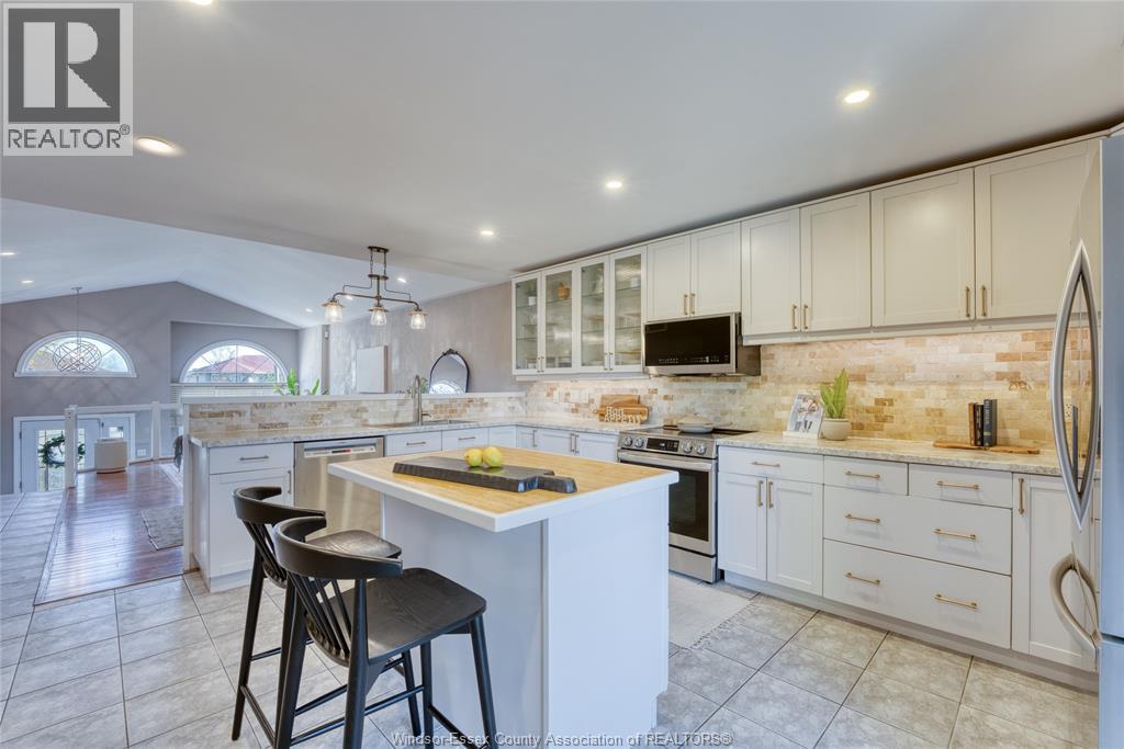 4335 St. Clair Avenue, Lasalle, Ontario  N9H 2N3 - Photo 6 - 25027510