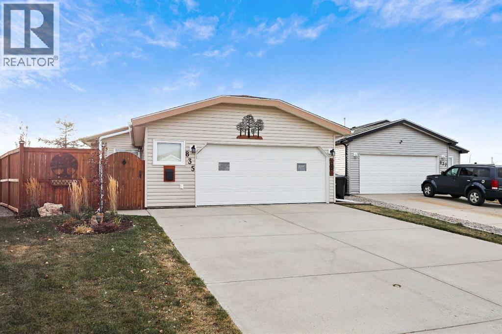 835 Beckner Crescent, Carstairs, Alberta  T0M 0N0 - Photo 1 - A2264611