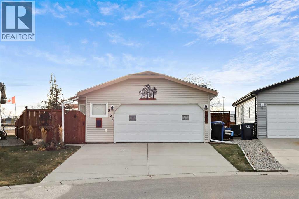 835 Beckner Crescent, Carstairs, Alberta  T0M 0N0 - Photo 2 - A2264611