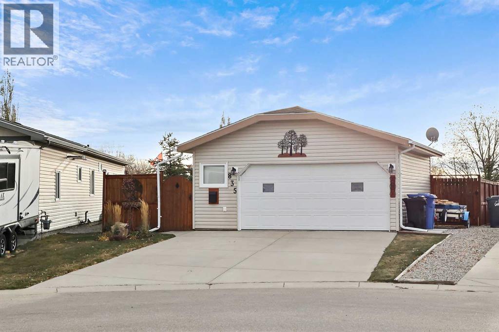 835 Beckner Crescent, Carstairs, Alberta  T0M 0N0 - Photo 3 - A2264611