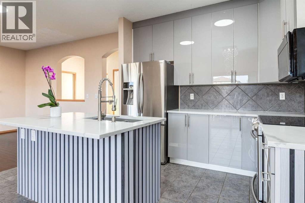 756 Luxstone Landing Sw, Airdrie, Alberta  T4B 3L1 - Photo 3 - A2266789