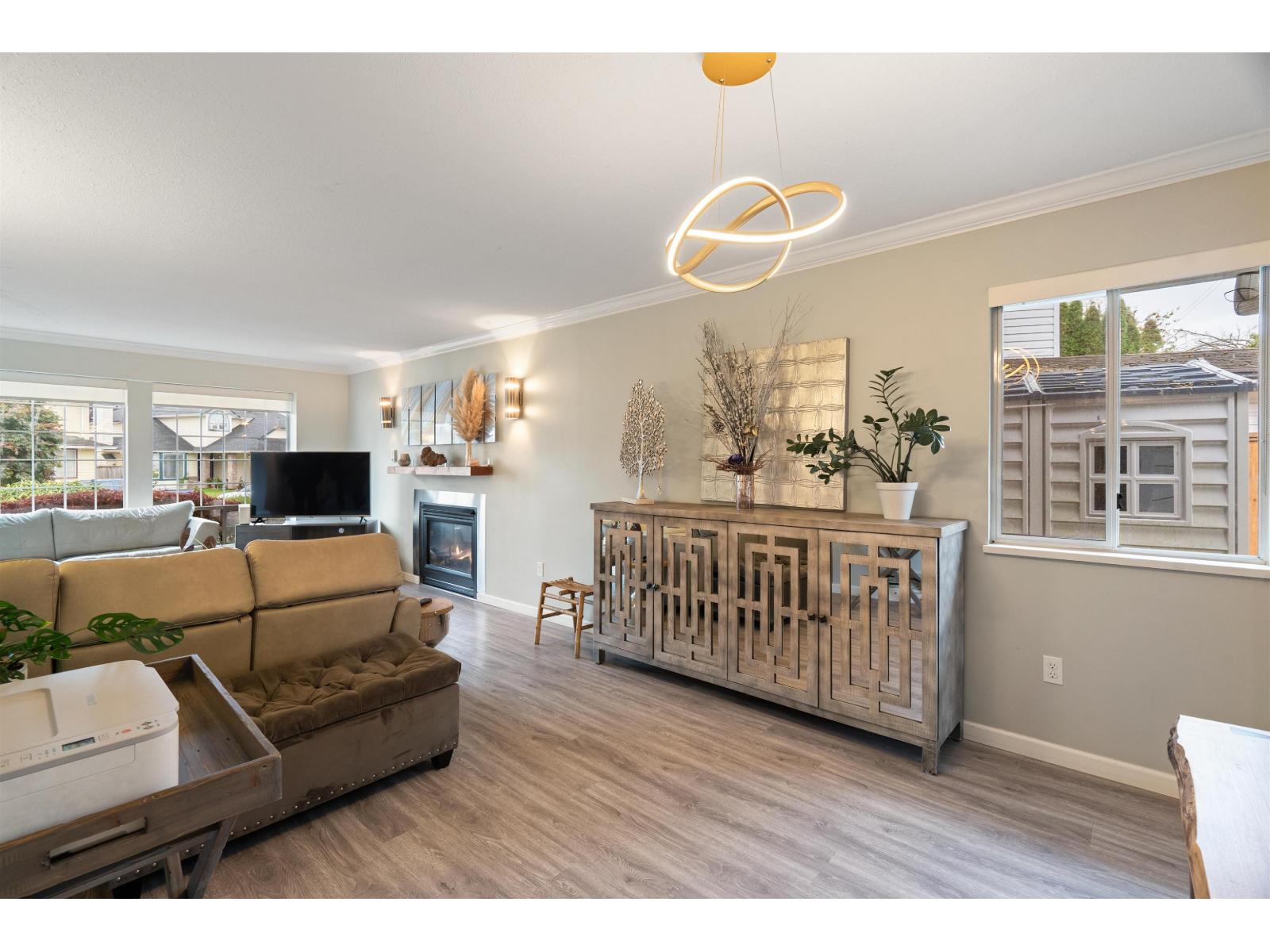 32345 Clinton Avenue, Abbotsford, British Columbia  V2T 5B3 - Photo 3 - R3061943