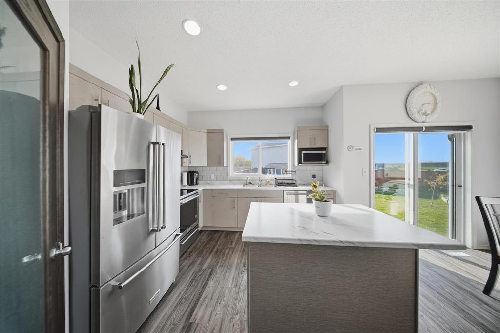 427 Castlebury Meadows Drive, Winnipeg, Manitoba  R2R 2X5 - Photo 11 - 202527510