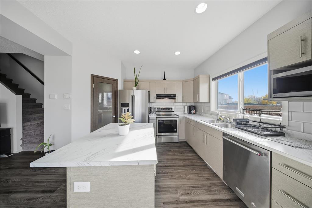 427 Castlebury Meadows Drive, Winnipeg, Manitoba  R2R 2X5 - Photo 12 - 202527510