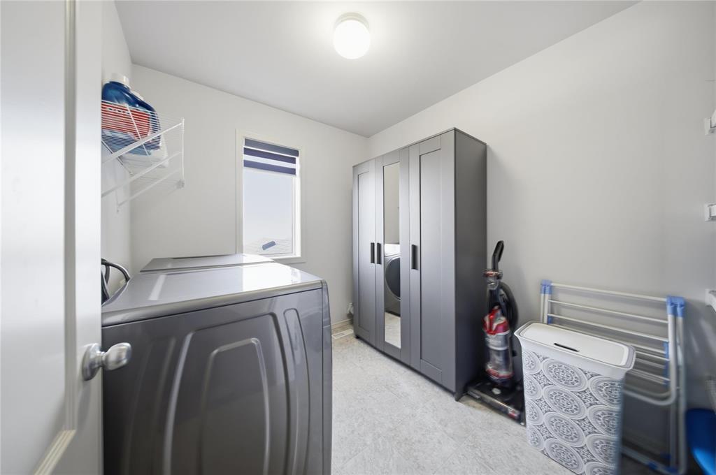 427 Castlebury Meadows Drive, Winnipeg, Manitoba  R2R 2X5 - Photo 30 - 202527510