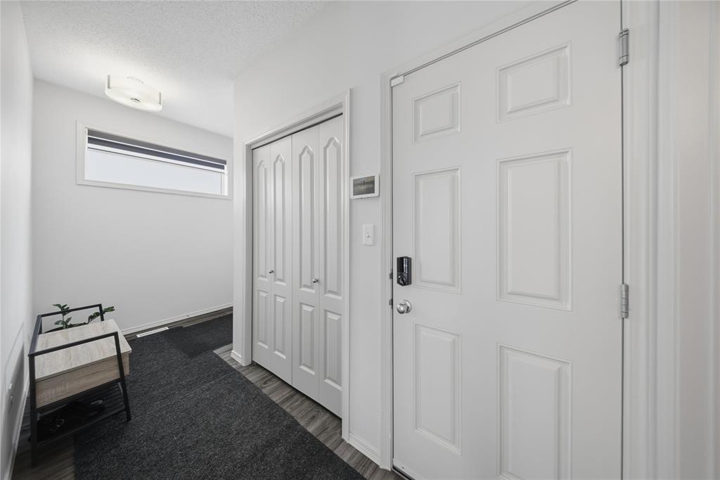 427 Castlebury Meadows Drive, Winnipeg, Manitoba  R2R 2X5 - Photo 6 - 202527510